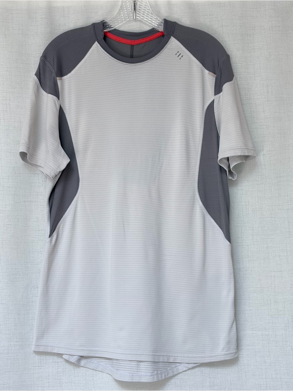 Lululemon Men's Fast & Free Short Sleeve running shirt.White,gray panels.Sz M.